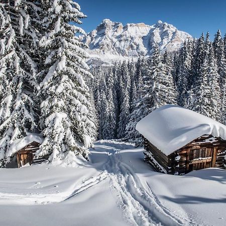 Hotel Conturines Сан-Кассиано Экстерьер фото
