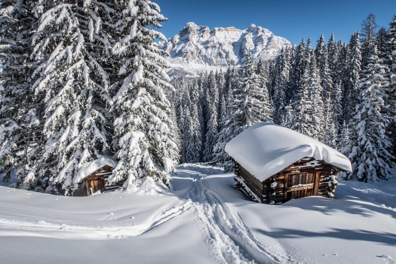 Hotel Conturines Сан-Кассиано Экстерьер фото
