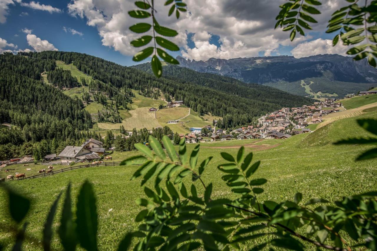 Hotel Conturines Сан-Кассиано Экстерьер фото