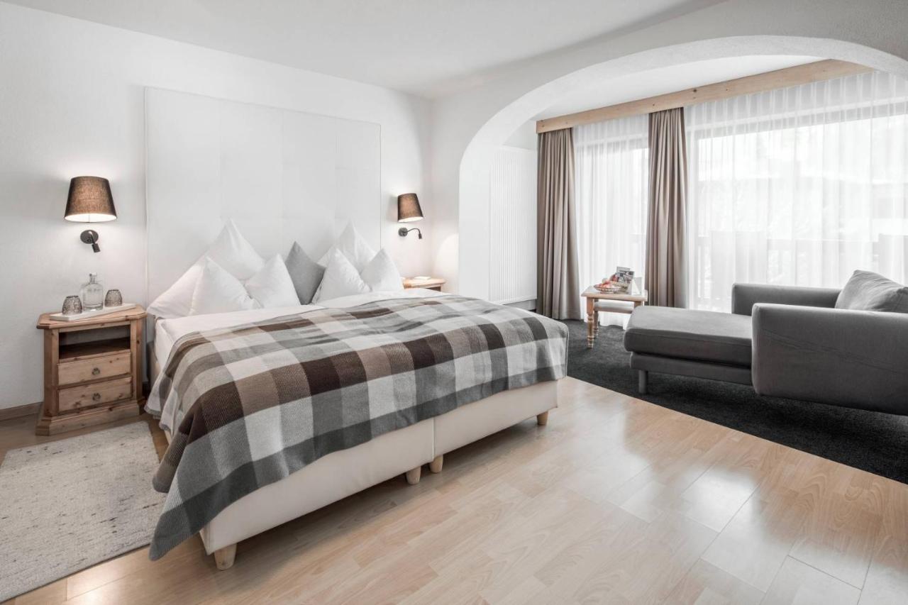 Hotel Conturines Сан-Кассиано Экстерьер фото