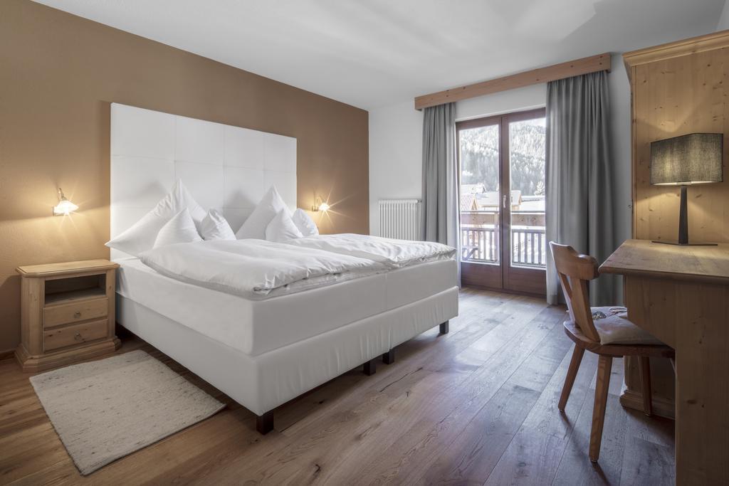 Hotel Conturines Сан-Кассиано Экстерьер фото