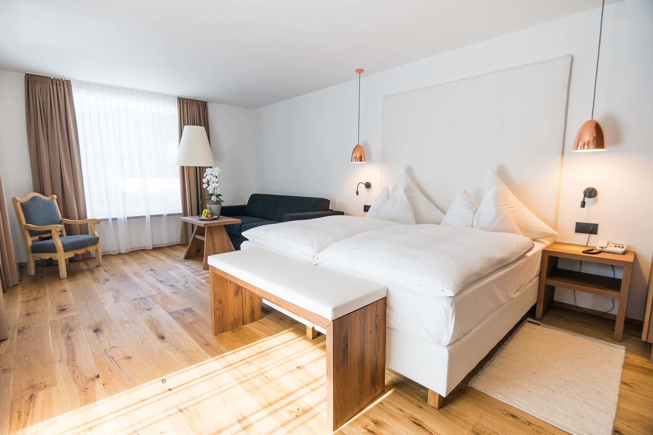 Hotel Conturines Сан-Кассиано Экстерьер фото
