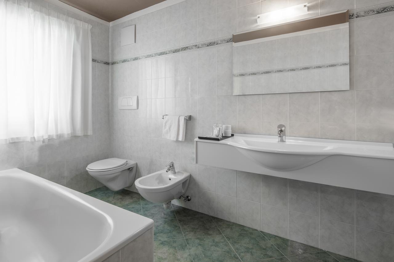 Hotel Conturines Сан-Кассиано Экстерьер фото